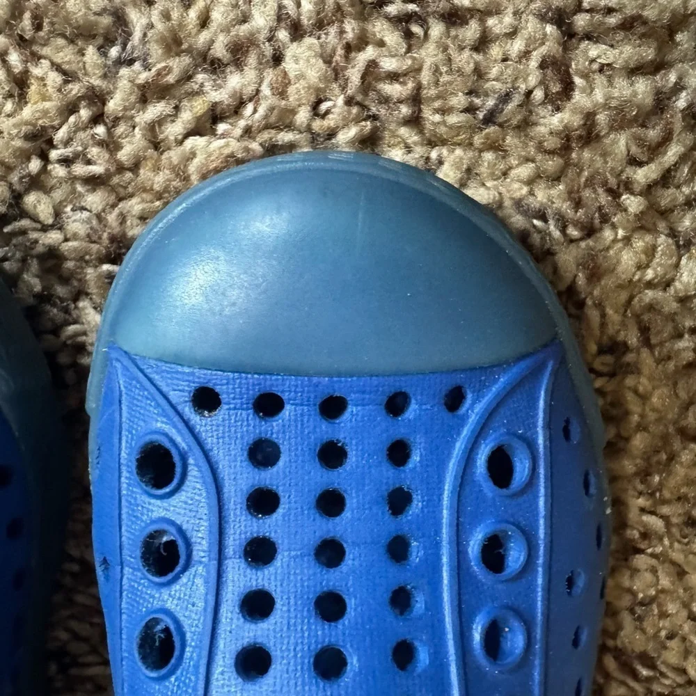 Native Jefferson blue slip on water shoes Size C5